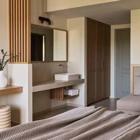 Alamis Hotel & Apartments