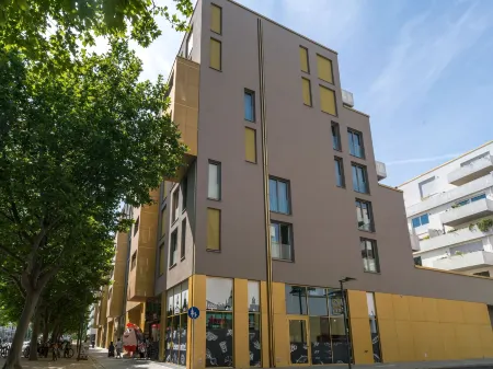 Limehome Dresden Wallstraße - Digital Access Отели рядом с достопримечательностью «Опера Земпера»