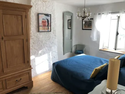 Les Geais Hotels in Pere