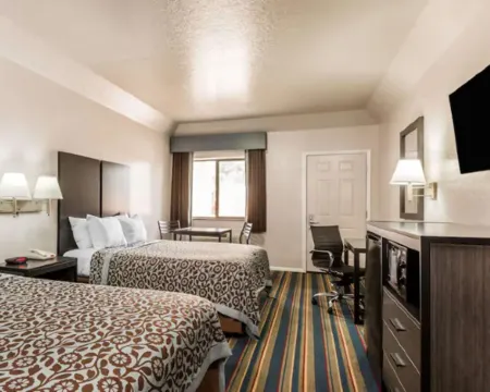 โรงแรมรอยัล รีแล็กซ์ อินน์ โรงแรมในSt. Clair County