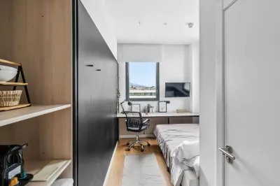 Home and CoLiving Pamplona Hotels in der Nähe von Town Hall