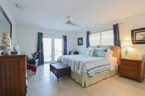 Paradise on the Canal with Ocean Access including Pool & Spa