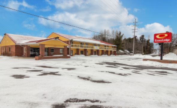 Econo Lodge Cadillac by Choice