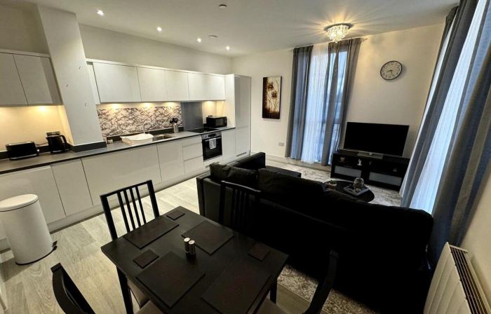 Cozy Bracknell Apartment with Modern Amenities