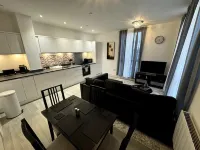 Cozy Bracknell Apartment with Modern Amenities Hotels near Picket Post Cl