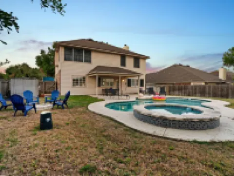 The MAD Hatter - Heated Pool Gameroom & More Hotels in Pflugerville