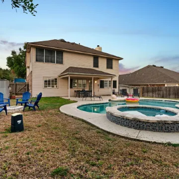 The MAD Hatter - Heated Pool Gameroom & More