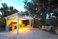 Villa Mirtylla Luxury Retreat w Pool, BBQ and Gym