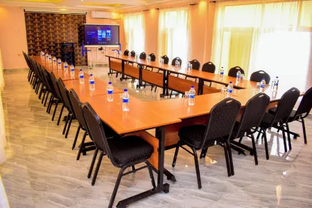 Carla Premier Hotel Отели в г. Кисуму