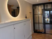 Thames Ditton Apt - Sleeps 6 - Garden & BBQ Hotel a Esher