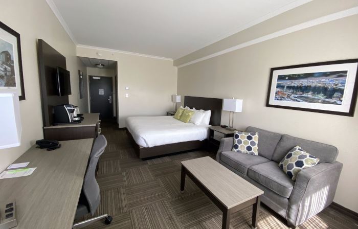 Crossroads Inn & Suites