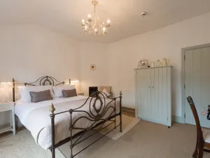Lion & Pheasant Hotel