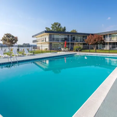 Super 8 by Wyndham Riverside Al
