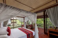 Santi Mandala Villa & Spa Hotels near Bandem Silver