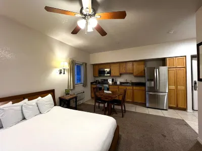 Canyon Plaza Premier Studios and Apts Các khách sạn gần Grand Canyon National Park River Permits Office