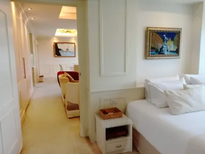 V Verve Service Apartment Hotel Hotels near Luang Phor Sothorn