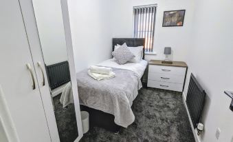Modern House - 4 Bedrooms - FamilyFriendly