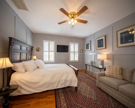 The Edenton Collection-Captain's Quarters Inn Hotels in Edenton