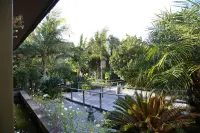 Shangri-La Manor - Mountain view