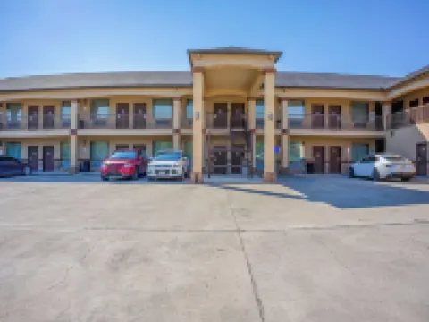 Moulton Inn &  Suites by OYO Near Shiner TX Hotels in Lavaca County