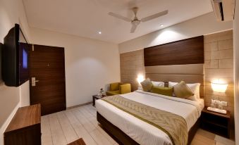 Click Hotel Vadodara 4 Mins Walk for the Railway Station