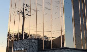 Sweet Hotel