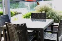 Captains Cove Resort - Waterfront Apartments