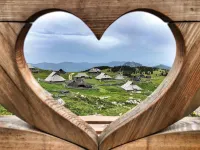 Koča Bistra - Velika Planina - con vistas a la montaña