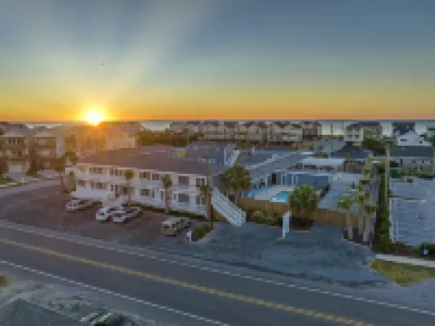 Loggerhead Inn and Suites Hotels in Topsail