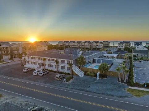 Loggerhead Inn and Suites