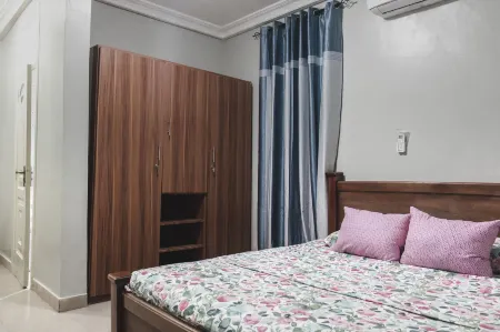 The Moments Guest House Отели в г. Нсауэм