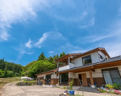 Share Creative&Bed Adonoan Hotels in Takeo