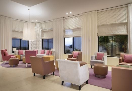 호텔 NYX 칸쿤의 산토리니풍 외관