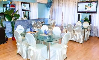 Ros les Prom Hotel