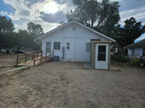 Newly Remodeled  Basement Studio!