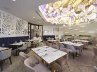 Bloom Mississauga, Tapestry Collection by Hilton Hotels near Apollo Convention Centre