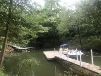 Perfect romantic getaway for the Holidays! Hotels in Marshall County