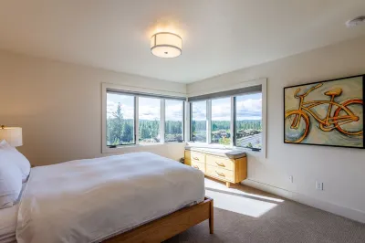 Sunny Bend days! Resort amenities ~ parking ~ wifi ~ fire pit ~ hot tub Hôtels à proximité de : Forêt nationale de Deschutes