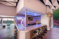 10,000 Sqf Mansion Carved into Camelback - Infinity Pool, Spa, Gym, Rooftop Bar - 5-Star