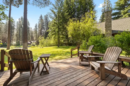 Luxurious Furnishings and Spacious Deck - Stunning Cabin Retreat Hotels in Camp Sherman