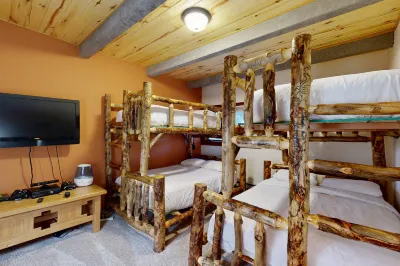 Luxe Slopeside Condo: Balcony, Fireplace & Covered Parking