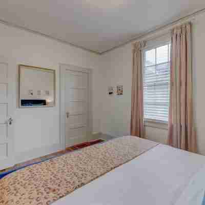 Vibrant Decor and Modern Amenities - Charming Urban Hideaway Rooms