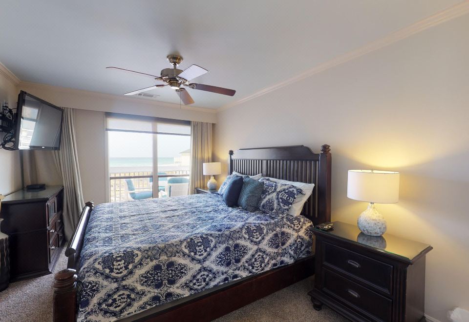 Beachfront condo with shared pool - 0220i12000khn072y7FED R 960 660 R5 D