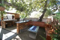 Private Deck with Jacuzzi and Outdoor Kitchen - Stunning Cottage Retreat