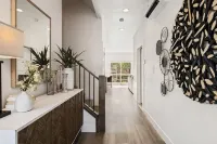 Heated Pool, Hot Tub and Pickleball Courts - Exquisite Townhome Retreat
