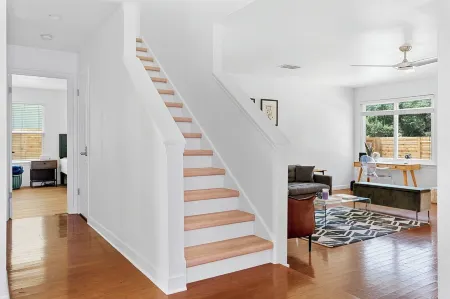 New Remodeled 4BR - Pool+Jacuzzi+PoolTable+Karaoke Stage+Arcades near Domain