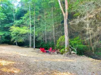 WiFi & Waterfront - Small Family Cabin - Creeksong - Red River Gorge, Kentucky! Hotels in Beattyville
