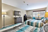 Heated Saltwater Pool and Convenient Bus Access - Cozy Mountain Retreat فنادق في كيلنغتون