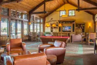 Chef's Kitchen and Private Hot Tub with Scenic Views - Stunning Escape