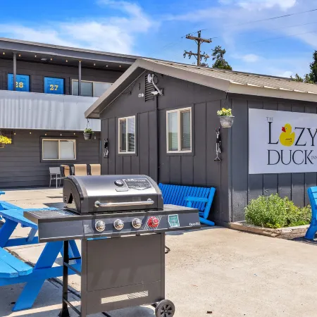 Lazy Duck Inn